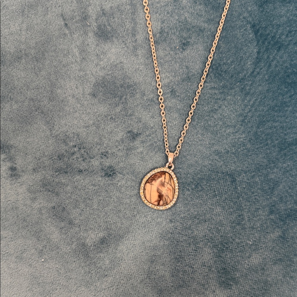 Elegant silver Pendant Necklace